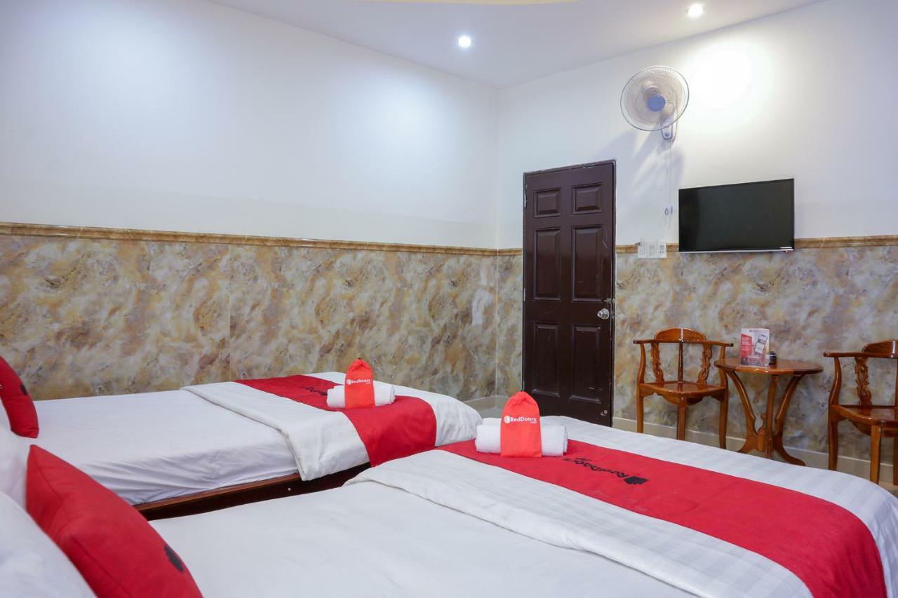 Reddoorz Plus Near Mien Tay Bus Station 2 Хошимин Экстерьер фото